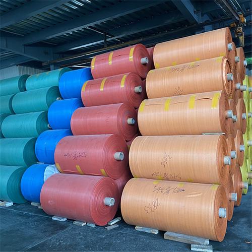 从PP塑料编织袋到建筑保护膜 编织布筒料的多元应用与优势